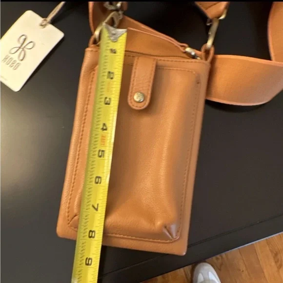 HOBO Cass Tan Pebble Leather Crossbody Phone Pouch Adjustable Strap - Picture 13 of 14